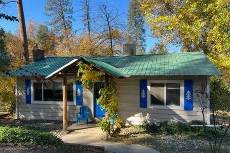 Blue Door Cottage 12 Miles To Yosemite Bbq Oakhurst Exterior photo