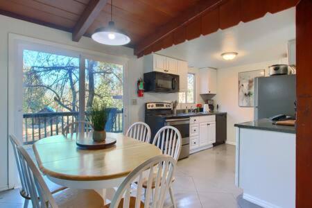 Blue Door Cottage 12 Miles To Yosemite Bbq Oakhurst Exterior photo
